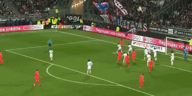 “黄袍”加身，里约热内卢基督像穿上黄潜球衣