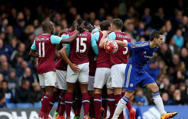 争议判罚点燃全场，两队差点动手