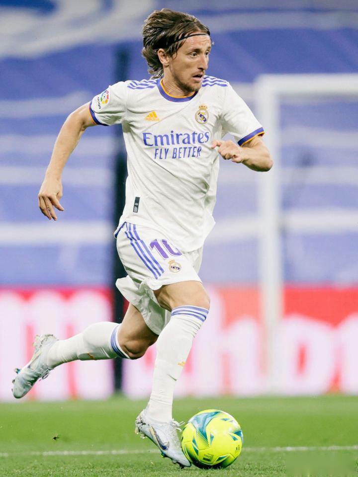 文章总结：维罗纳主场防守稳健但进攻乏力，亚特兰大控球强攻，两队将展开激烈对决。